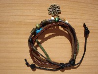 Pulsera de cuero con flor